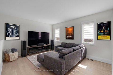 Photo 11 at 61 Strathgreen Lane, Keswick South, Georgina