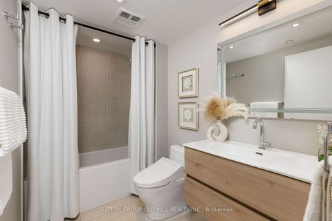Photo 2 at 809 - 46 Western Battery Road, Niagara, Toronto