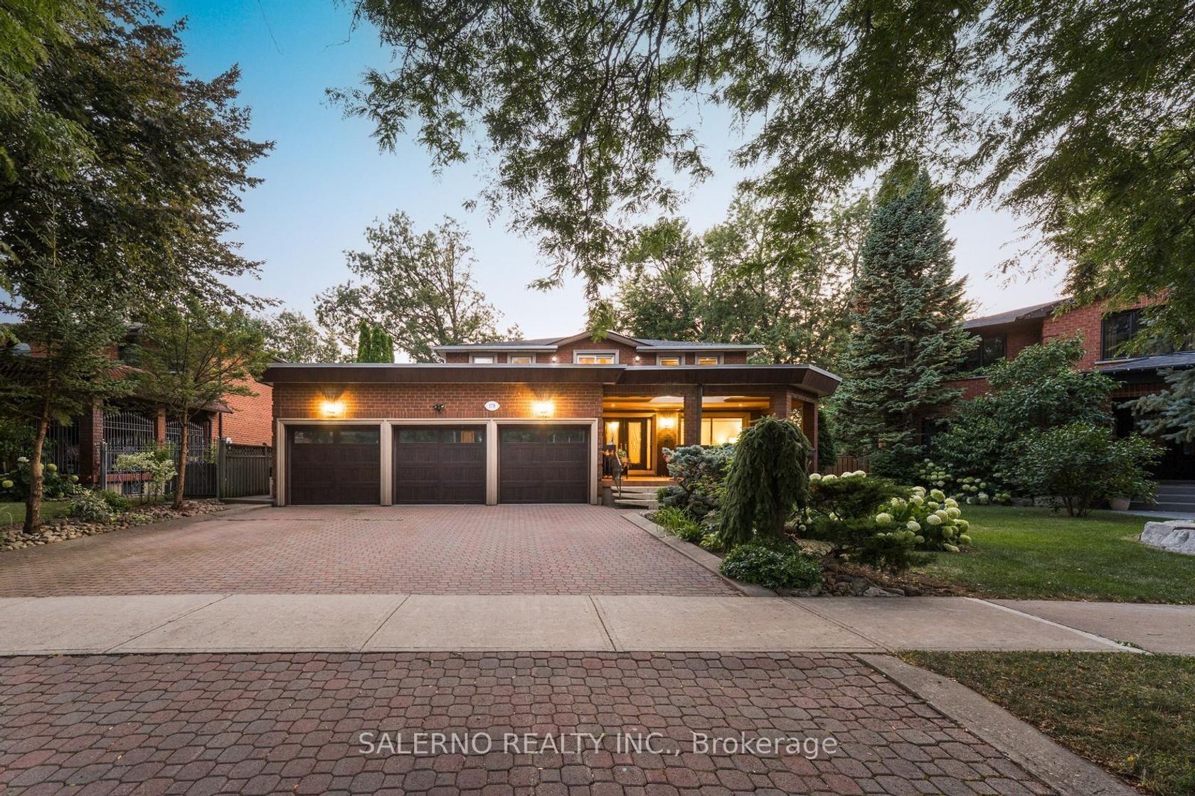 178 Wigwoss Drive, East Woodbridge, Vaughan photo number 2