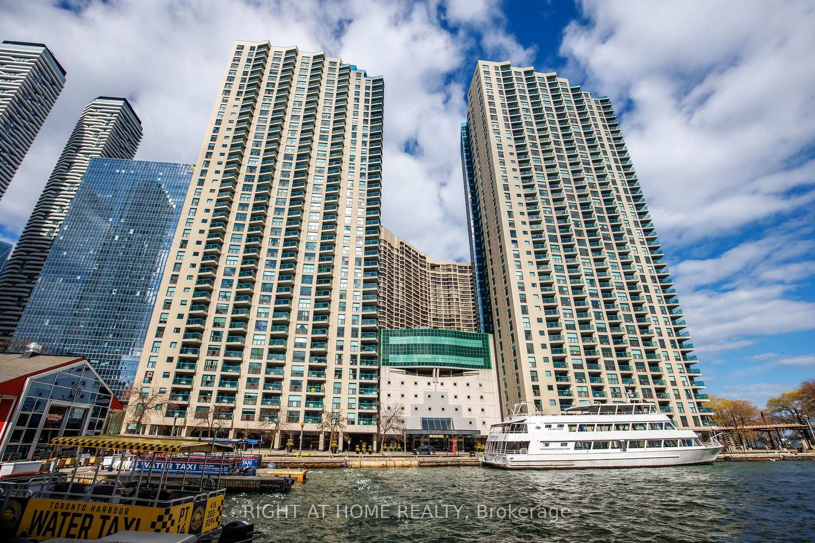 2306 - 77 Harbour Square, Waterfront Communities C1, Toronto photo number 2