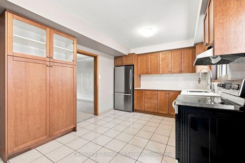 Photo 4 at 524 Silverthorn Avenue, Eglinton West, Toronto