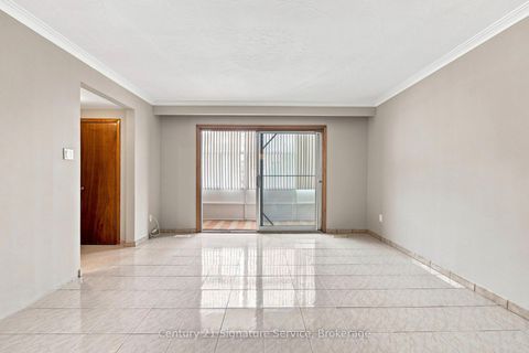 Photo 6 at 524 Silverthorn Avenue, Eglinton West, Toronto