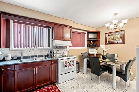 Photo 22 at 524 Silverthorn Avenue, Eglinton West, Toronto
