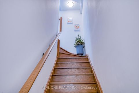 Photo 5 at 63 - 27 Eldora Avenue, Newtonbrook West, Toronto
