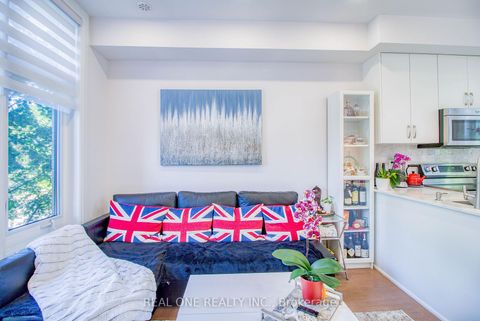 Photo 9 at 63 - 27 Eldora Avenue, Newtonbrook West, Toronto