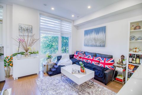 Photo 10 at 63 - 27 Eldora Avenue, Newtonbrook West, Toronto