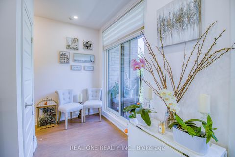 Photo 12 at 63 - 27 Eldora Avenue, Newtonbrook West, Toronto