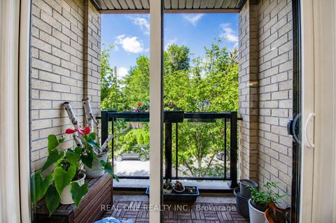 Photo 15 at 63 - 27 Eldora Avenue, Newtonbrook West, Toronto