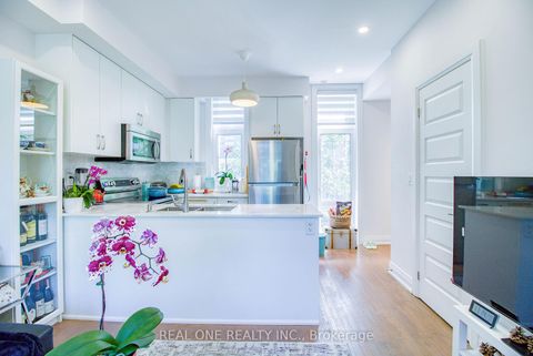 Photo 19 at 63 - 27 Eldora Avenue, Newtonbrook West, Toronto