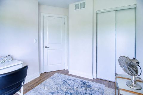 Photo 30 at 63 - 27 Eldora Avenue, Newtonbrook West, Toronto