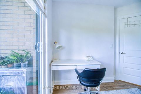 Photo 31 at 63 - 27 Eldora Avenue, Newtonbrook West, Toronto