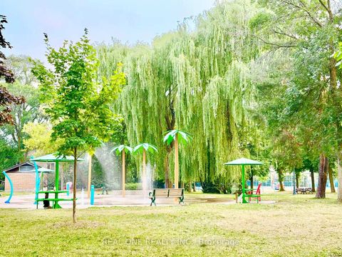 Photo 34 at 63 - 27 Eldora Avenue, Newtonbrook West, Toronto