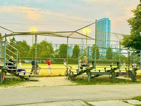 Photo 36 at 63 - 27 Eldora Avenue, Newtonbrook West, Toronto