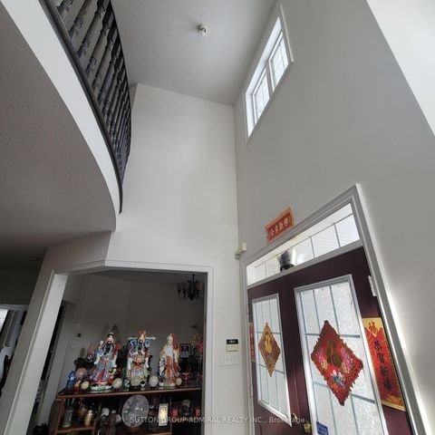 Photo 3 at 78 Pieta Place, Vellore Village, Vaughan