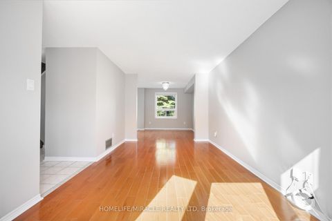Photo 7 at 8 Lansbury Drive, Agincourt North, Toronto