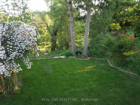 Photo 4 at 26 Applefield Drive, Bendale, Toronto