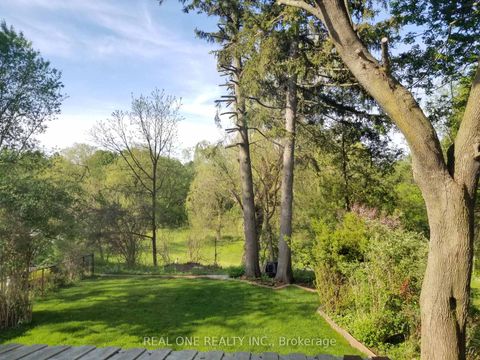 Photo 5 at 26 Applefield Drive, Bendale, Toronto