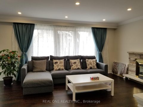 Photo 8 at 26 Applefield Drive, Bendale, Toronto