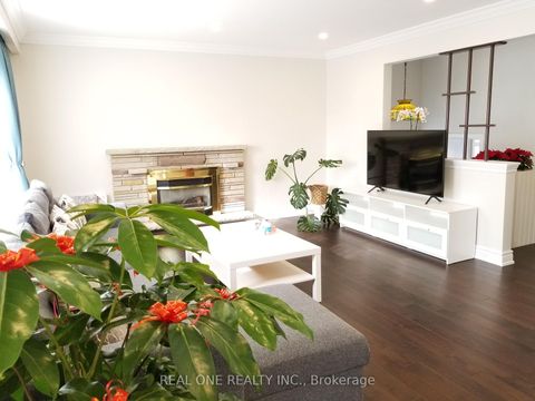 Photo 11 at 26 Applefield Drive, Bendale, Toronto