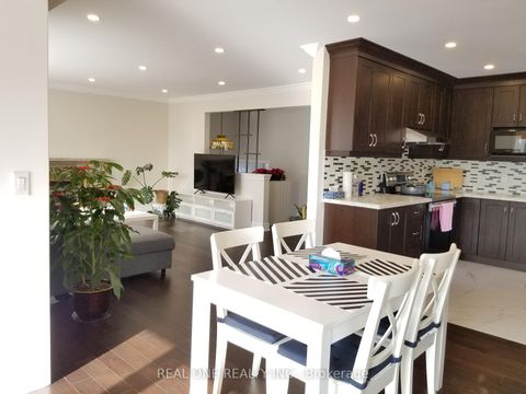 Photo 15 at 26 Applefield Drive, Bendale, Toronto