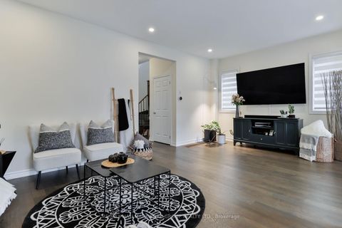 Photo 5 at 434 Ritas Avenue, Summerhill Estates, Newmarket