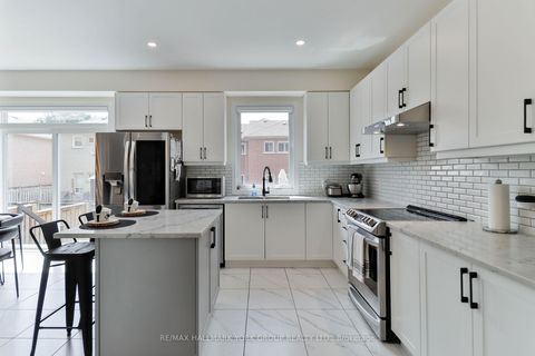 Photo 9 at 434 Ritas Avenue, Summerhill Estates, Newmarket