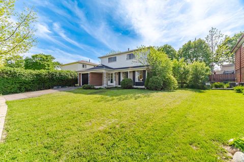 Photo 1 at 4 Furness Crescent, Clairville, Toronto