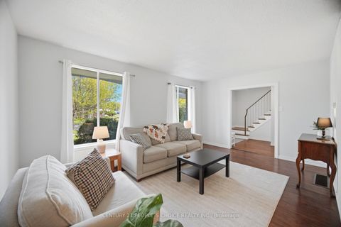Photo 5 at 4 Furness Crescent, Clairville, Toronto