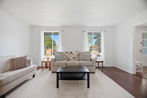 Photo 6 at 4 Furness Crescent, Clairville, Toronto