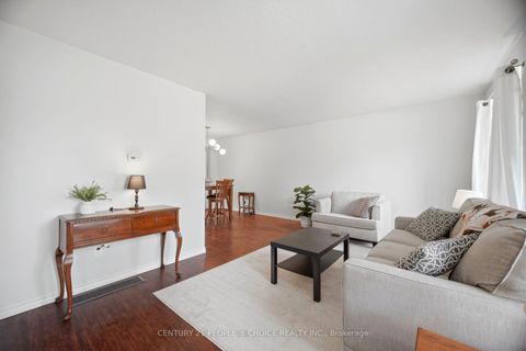 Photo 7 at 4 Furness Crescent, Clairville, Toronto
