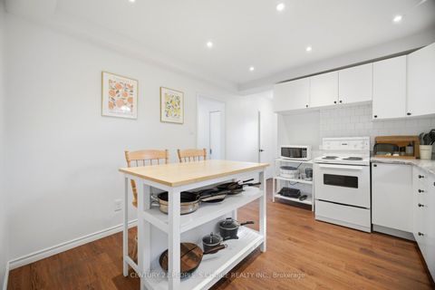 Photo 12 at 4 Furness Crescent, Clairville, Toronto