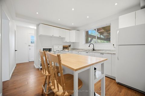Photo 13 at 4 Furness Crescent, Clairville, Toronto