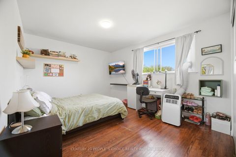 Photo 17 at 4 Furness Crescent, Clairville, Toronto