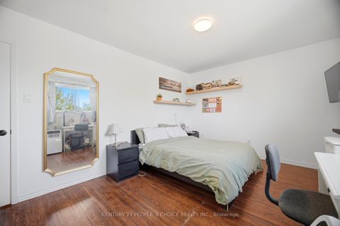 Photo 18 at 4 Furness Crescent, Clairville, Toronto