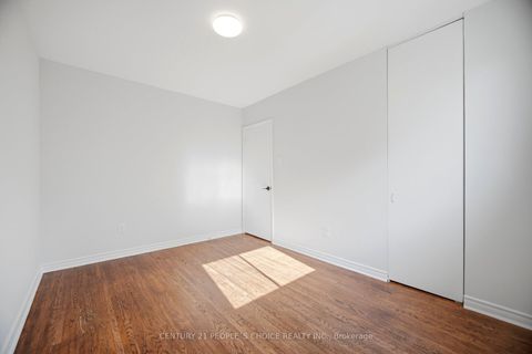 Photo 20 at 4 Furness Crescent, Clairville, Toronto