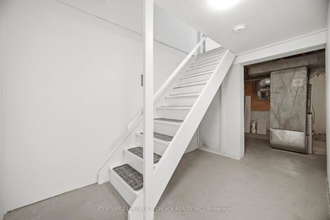 Photo 25 at 4 Furness Crescent, Clairville, Toronto