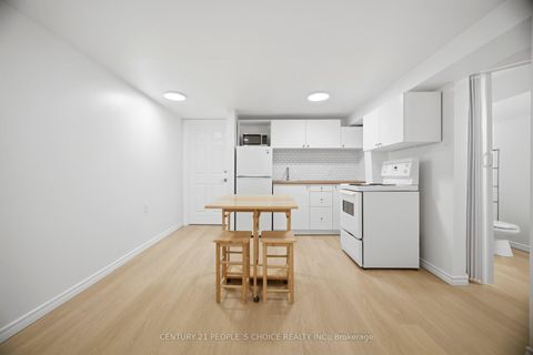 Photo 27 at 4 Furness Crescent, Clairville, Toronto