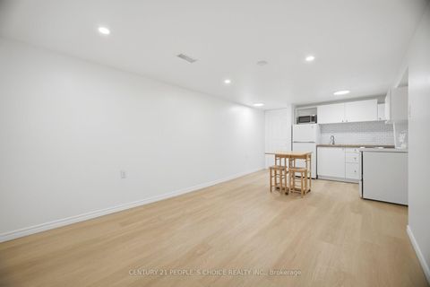 Photo 29 at 4 Furness Crescent, Clairville, Toronto