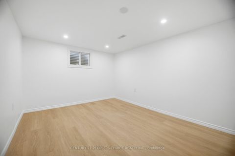 Photo 30 at 4 Furness Crescent, Clairville, Toronto