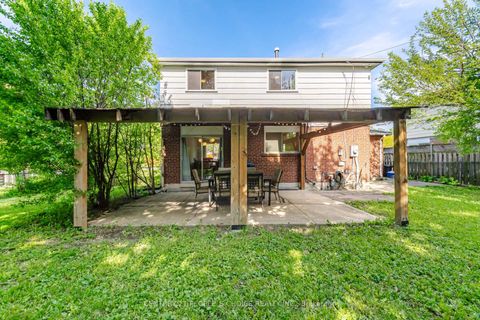 Photo 39 at 4 Furness Crescent, Clairville, Toronto