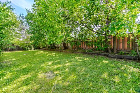 Photo 42 at 4 Furness Crescent, Clairville, Toronto