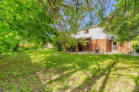 Photo 44 at 4 Furness Crescent, Clairville, Toronto