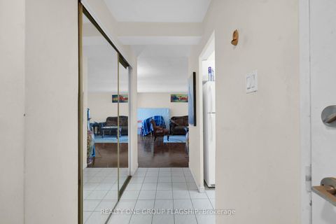 Photo 4 at 1401 - 61 Richview Road, Humber Heights, Toronto