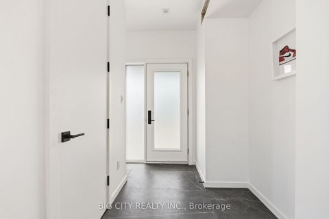 Photo 4 at 1 - 276 Lanor Avenue, Alderwood, Toronto