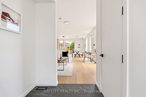 Photo 5 at 1 - 276 Lanor Avenue, Alderwood, Toronto