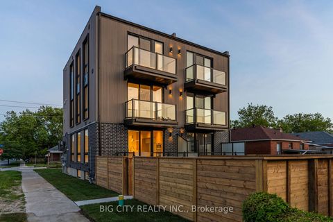 Photo 38 at 3 - 276 Lanor Avenue, Alderwood, Toronto