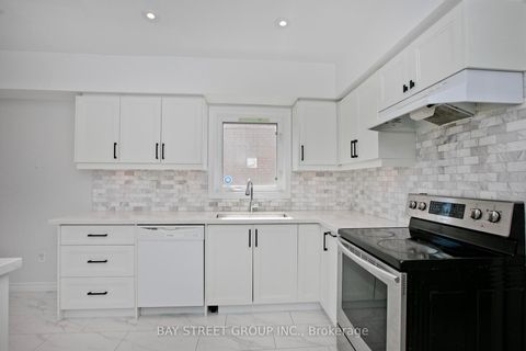 Photo 5 at 22 Taos Court, Westbrook, Richmond Hill