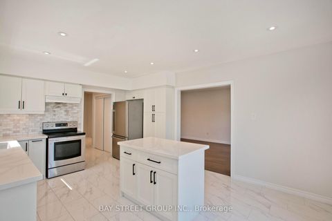 Photo 7 at 22 Taos Court, Westbrook, Richmond Hill