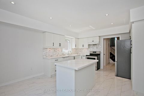 Photo 8 at 22 Taos Court, Westbrook, Richmond Hill