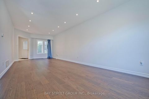 Photo 19 at 22 Taos Court, Westbrook, Richmond Hill
